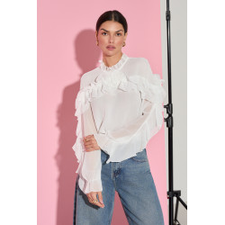 KOSZULA Z FALBANAMI I DEKORACYJNĄ RÓŻĄ PRZY DEKOLCIE