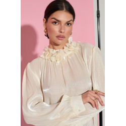 POŁYSKUJĄCA KOSZULA Z RÓŻAMI PRZY SZYI