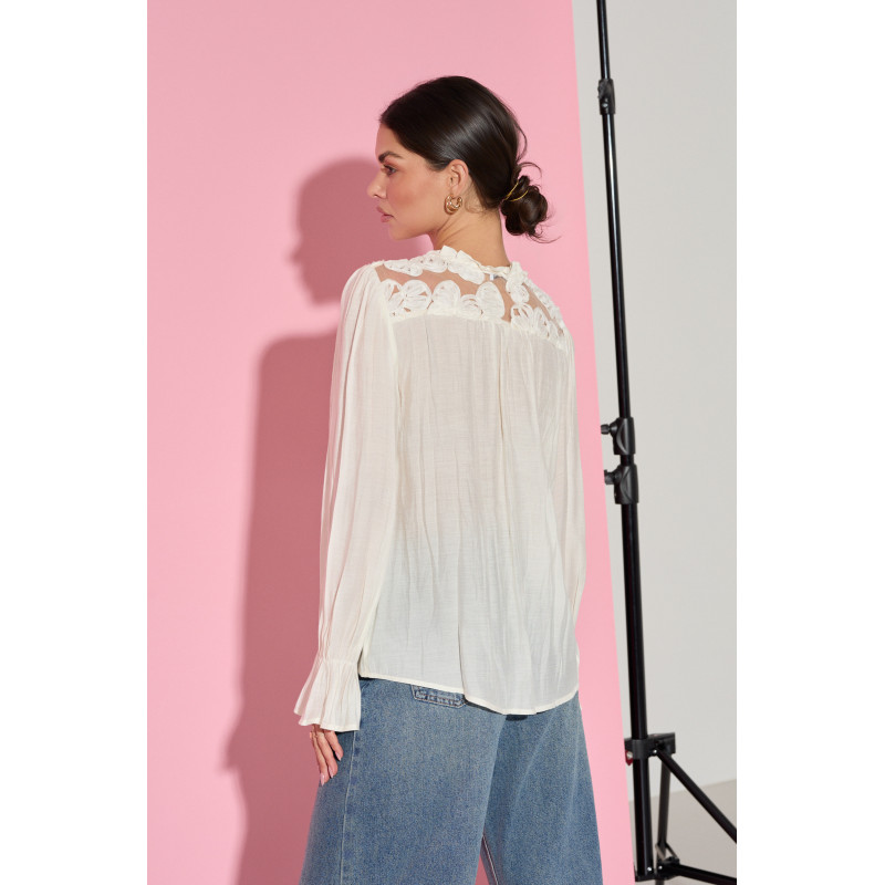 WISKOZOWA KOSZULA Z KWIATOWYMI APLIKACJAMI