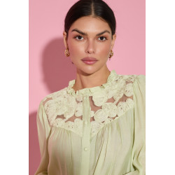 WISKOZOWA KOSZULA Z KWIATOWYMI APLIKACJAMI