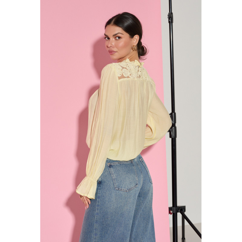 WISKOZOWA KOSZULA Z KWIATOWYMI APLIKACJAMI