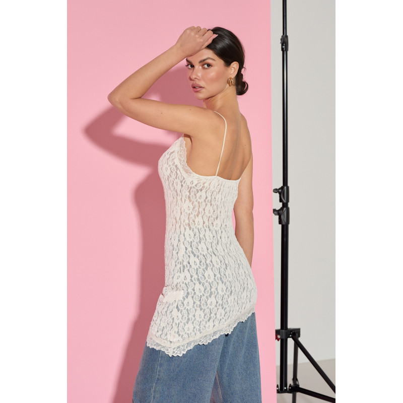 KORONKOWY TOP O DŁUŻSZYM KROJU