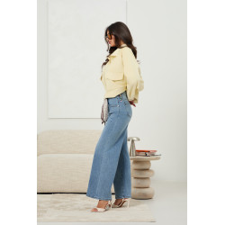 Jeansy wide leg z biżuteryjnymi detalami i apaszką