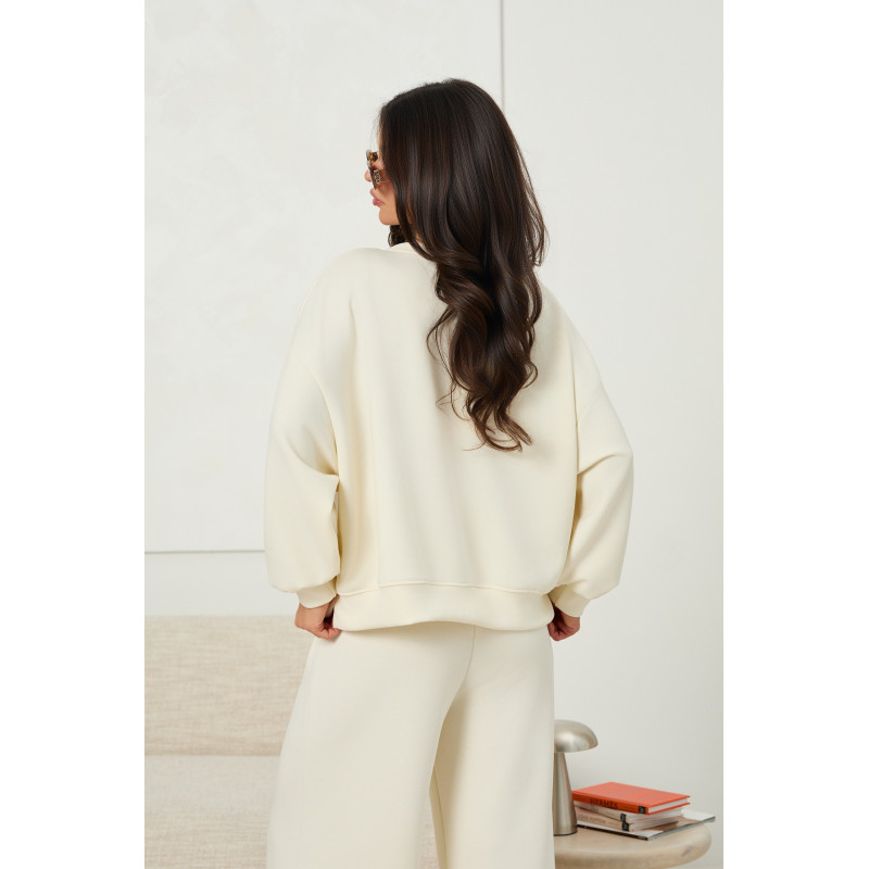 Oversizowa bluza z haftowanymi napisami