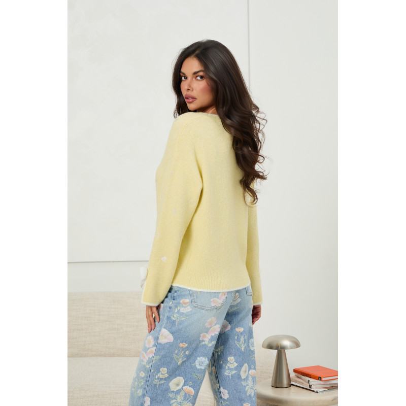 Kardigan z haftowanymi sercami i kokardami