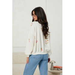 Bluza oversizowa z haftowanymi kwiatami | Hurt odzieży damskiej online
