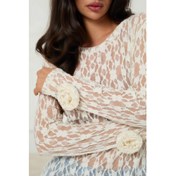 Bluzka z koronkowym wzorem i ozdobnymi kwiatami przy rękawach