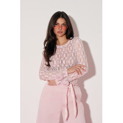 Bluzka z koronkowym wzorem i ozdobnymi kwiatami przy rękawach
