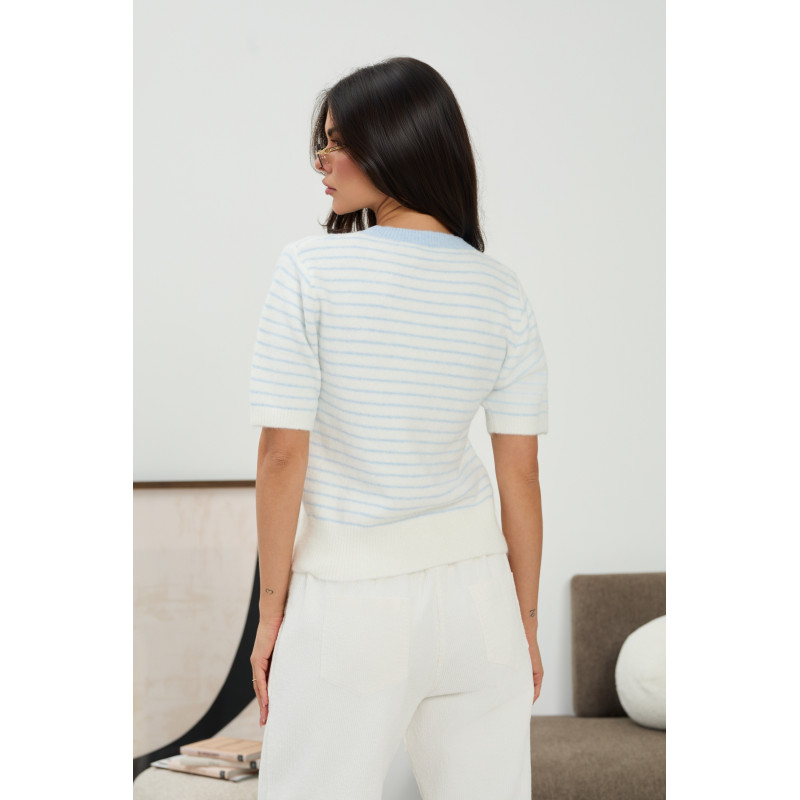 Dzianinowy sweter w paski z haftowanymi owocami | Hurtownia odzieży damskiej