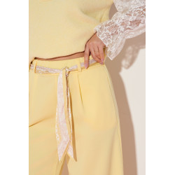 Spodnie z szeroką nogawką i ozdobnym paskiem - Hurtownia odzieży damskiej | cotygodniowe nowości