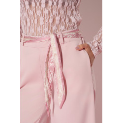 Spodnie z szeroką nogawką i ozdobnym paskiem - Hurtownia odzieży damskiej | cotygodniowe nowości