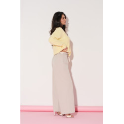 Spodnie z szeroką nogawką i ozdobnym paskiem - Hurtownia odzieży damskiej | cotygodniowe nowości