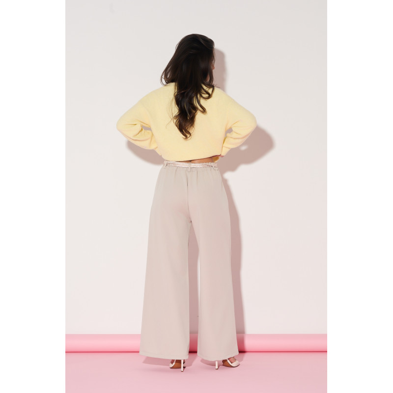 Spodnie z szeroką nogawką i ozdobnym paskiem - Hurtownia odzieży damskiej | cotygodniowe nowości