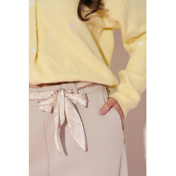 Spodnie z szeroką nogawką i ozdobnym paskiem - Hurtownia odzieży damskiej | cotygodniowe nowości