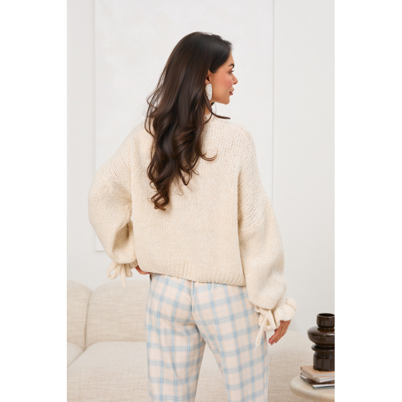 Oversizowy sweter z wiązaniami na rękawach