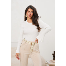 Prążkowany sweter z rozszerzanymi rękawami