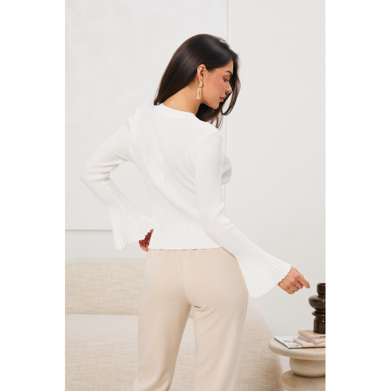 Prążkowany sweter z rozszerzanymi rękawami