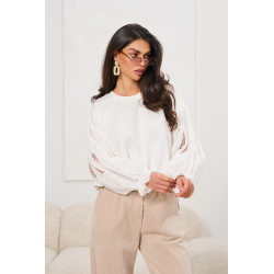 Bluzka z ozdobnymi haftowanymi rękawami | Sprzedaż hurtowa odzieży damskiej