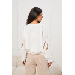 Bluzka z ozdobnymi haftowanymi rękawami | Sprzedaż hurtowa odzieży damskiej