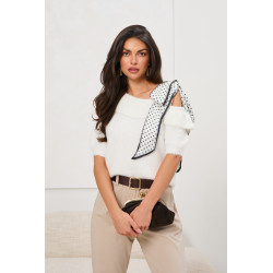 Sweter z odkrytym ramieniem i apaszką w grochy | Hurtownia odzieży damskiej do butiku