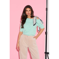 Sweter z odkrytym ramieniem i apaszką w grochy | Hurtownia odzieży damskiej do butiku