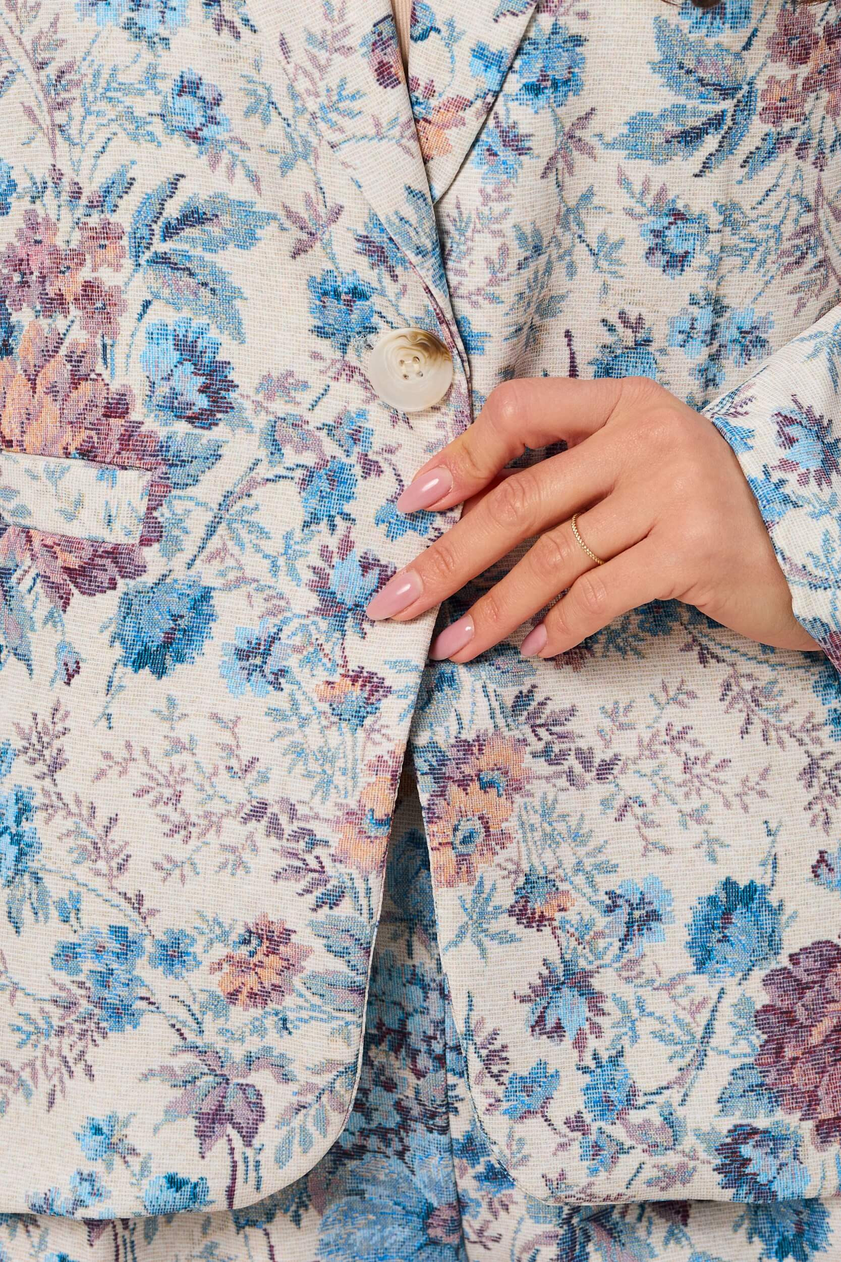 Elegancka marynarka w pastelowy kwiatowy wzór | Hurtownia odzieży damskiej z Włoch