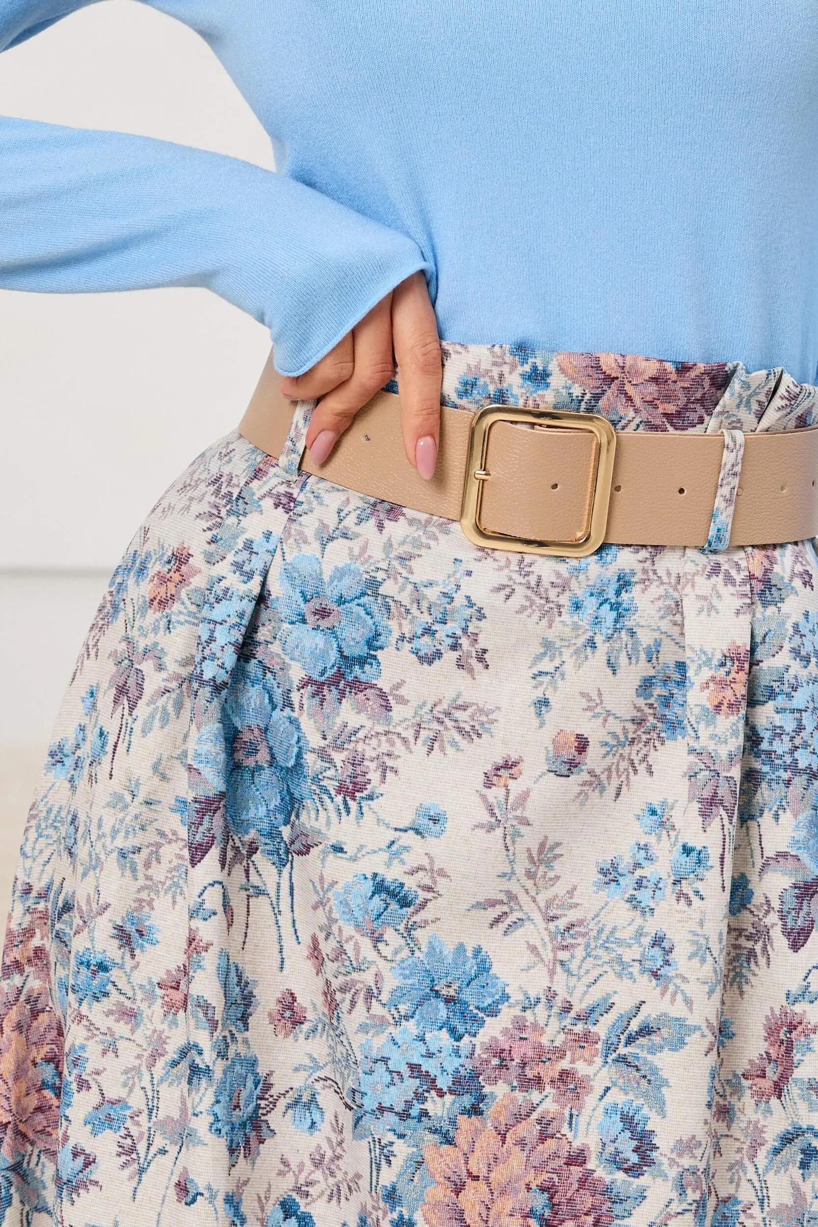 Spódnica midi w pastelowy kwiatowy wzór | Hurtownia online odzieży damskiej