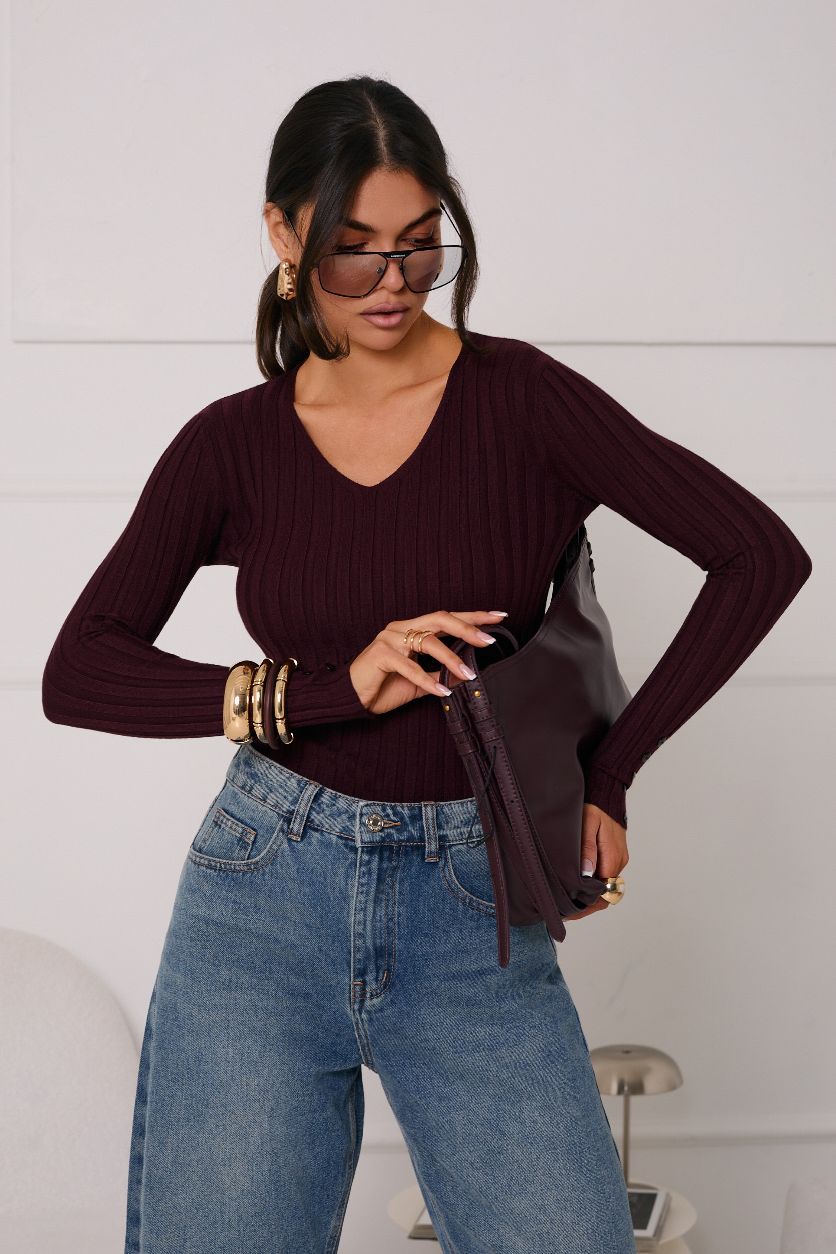 PRĄŻKOWANY SWETER Z GUZIKAMI NA RĘKAWACH