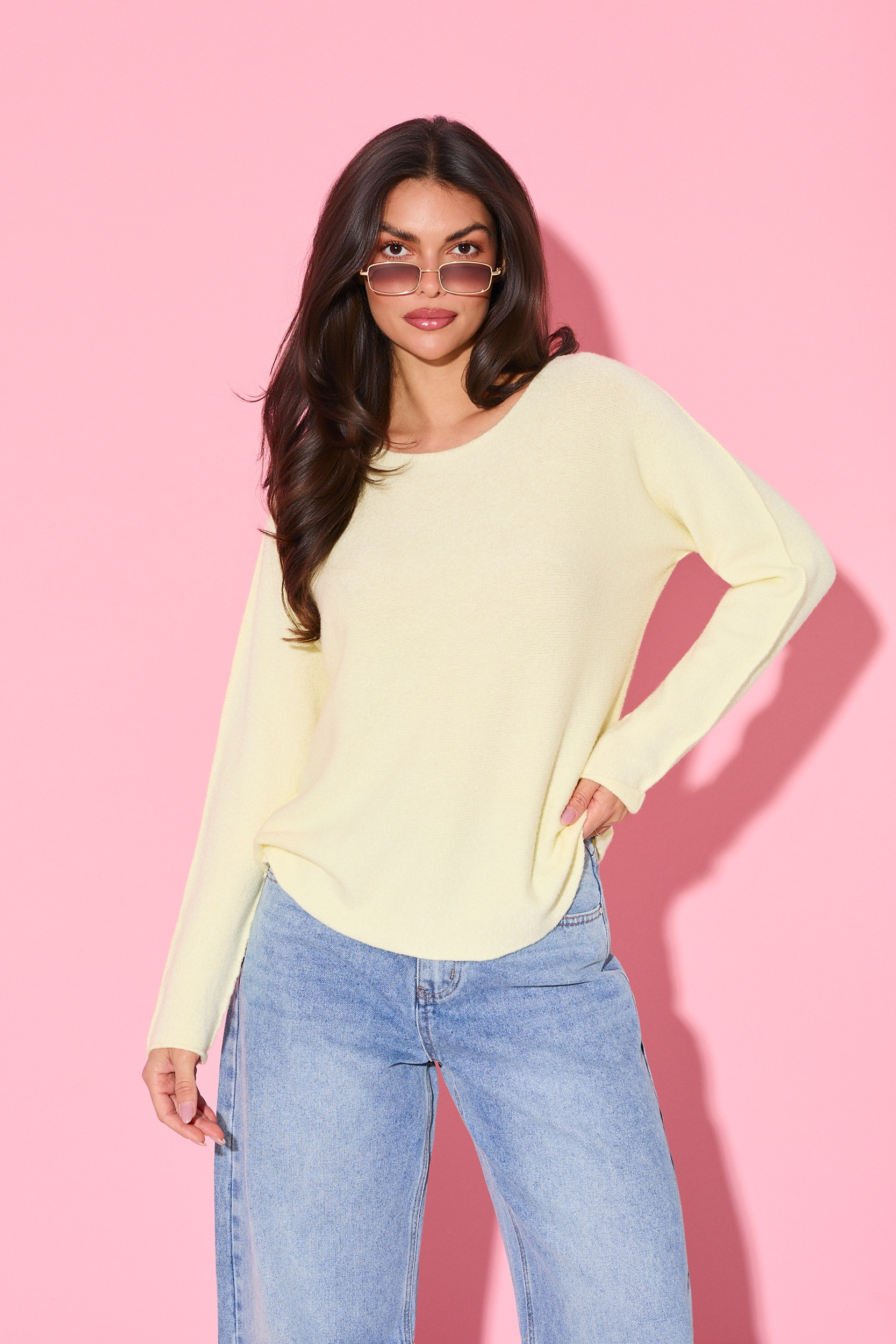 Sweter z przeszyciami na rękawach | Hurtownia odzieży damskiej online