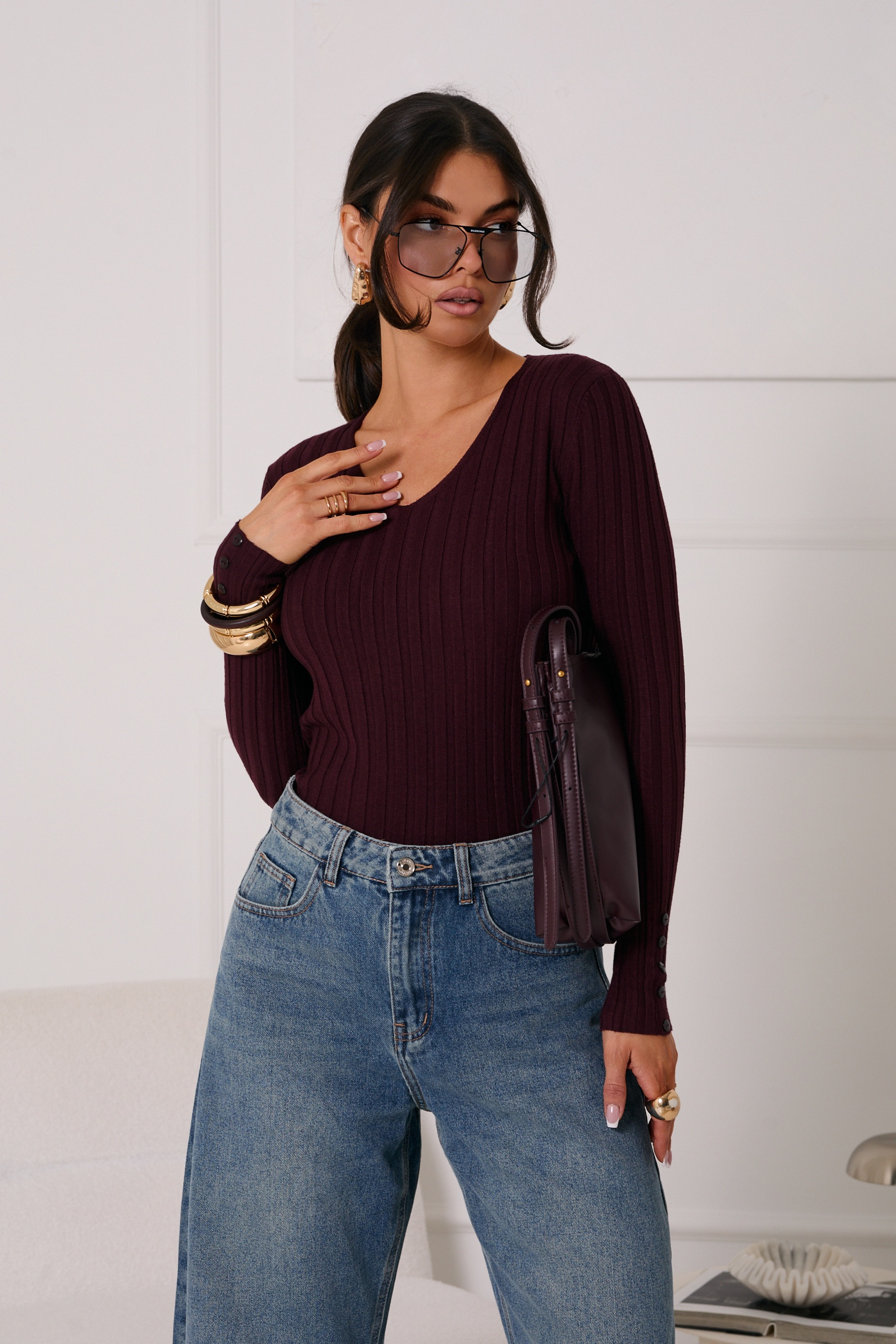 PRĄŻKOWANY SWETER Z GUZIKAMI NA RĘKAWACH