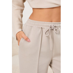 Spodnie z prostą nogawką i przeszyciami