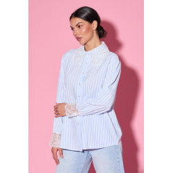 Koszula w paski z haftowanym kołnierzykiem i mankietami