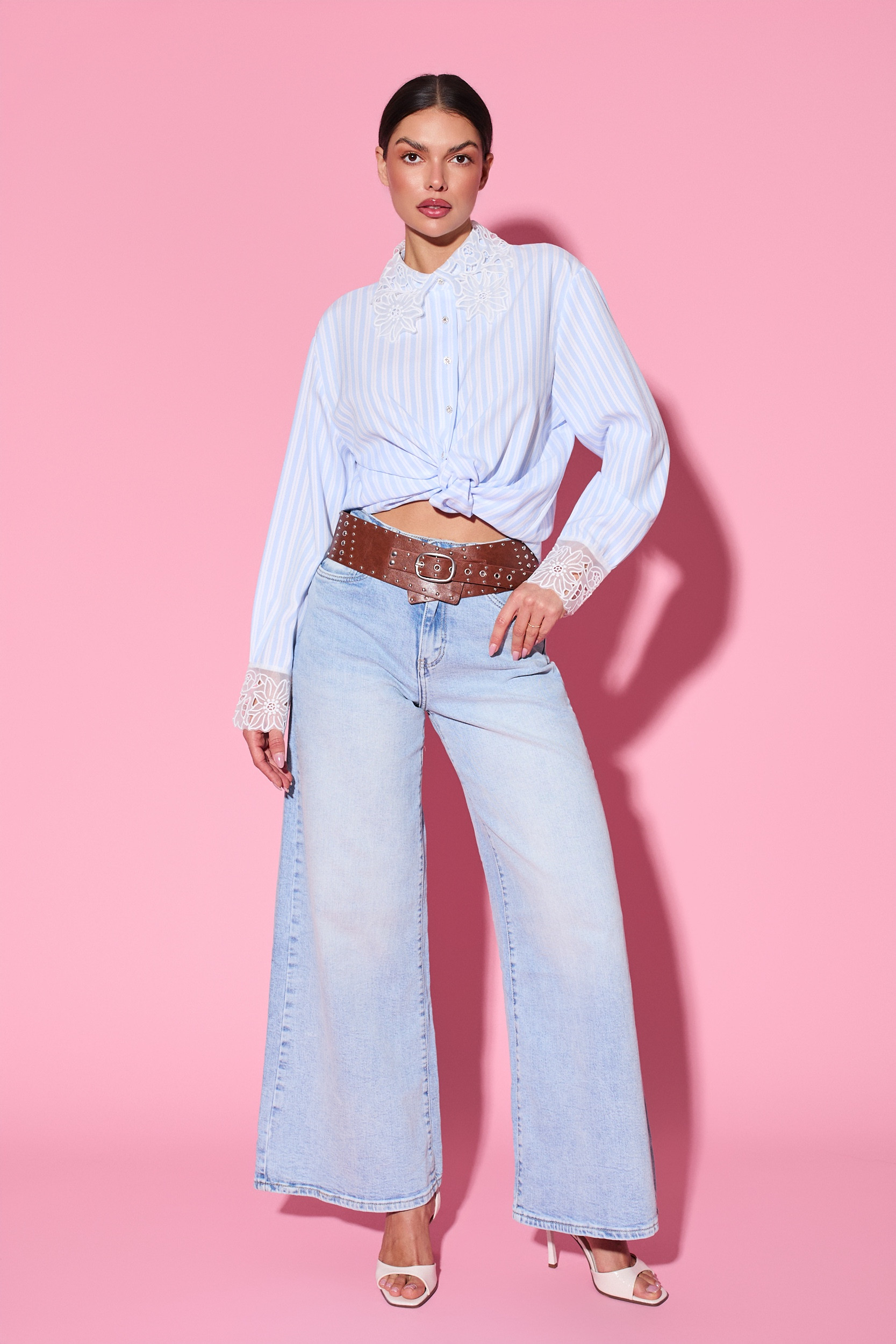 Jeansy wide leg z szerokim paskiem