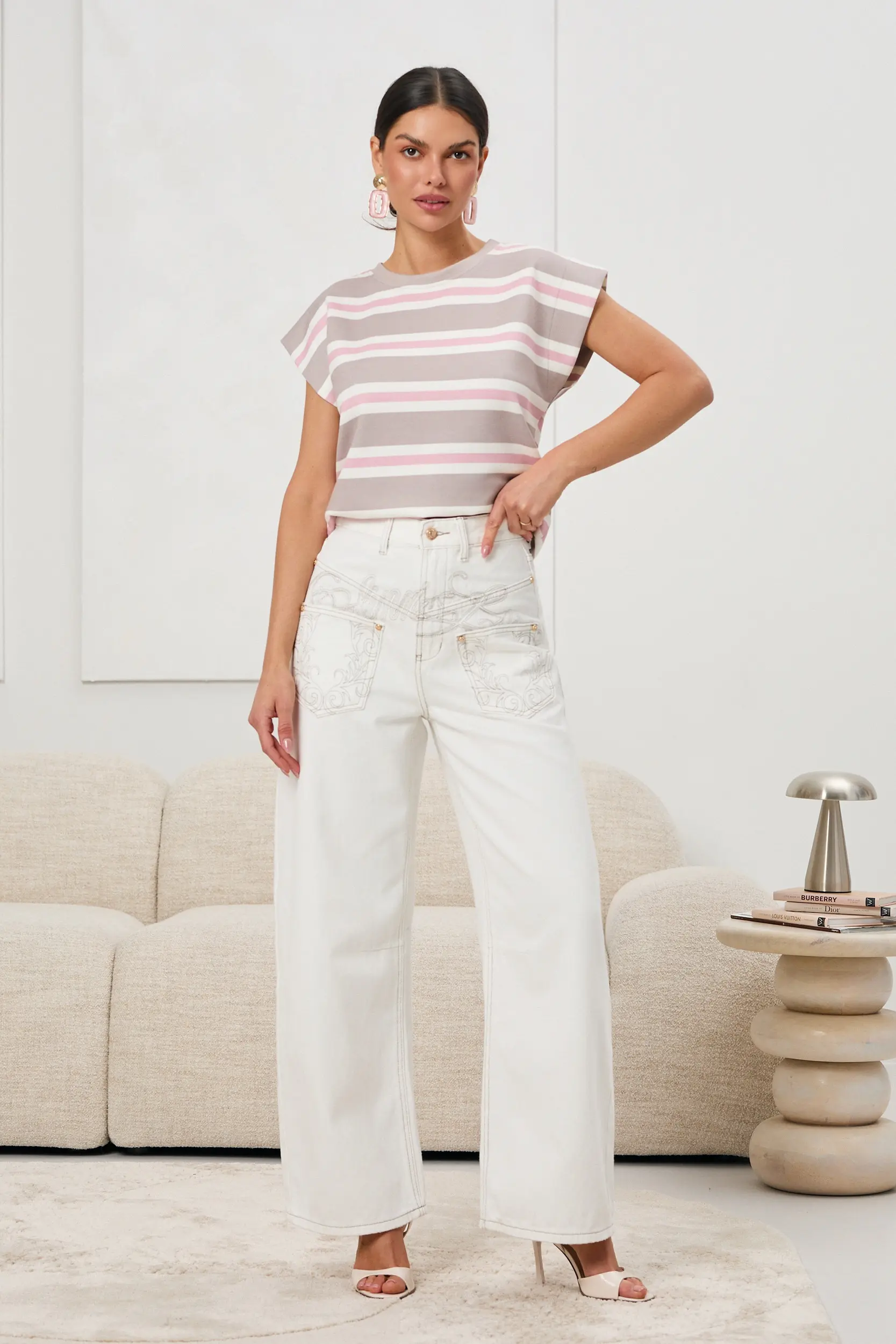 Jeansy wide leg ozdobnym haftem