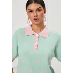 SWETER Z KOŁNIERZYKIEM POLO W ŻAKARDOWE GROCHY