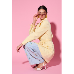 Dwurzędowy płaszcz z wiązaniem w talii