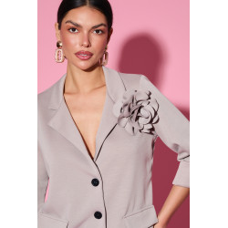 Marynarka o luźnym kroju z kwiatową aplikacją