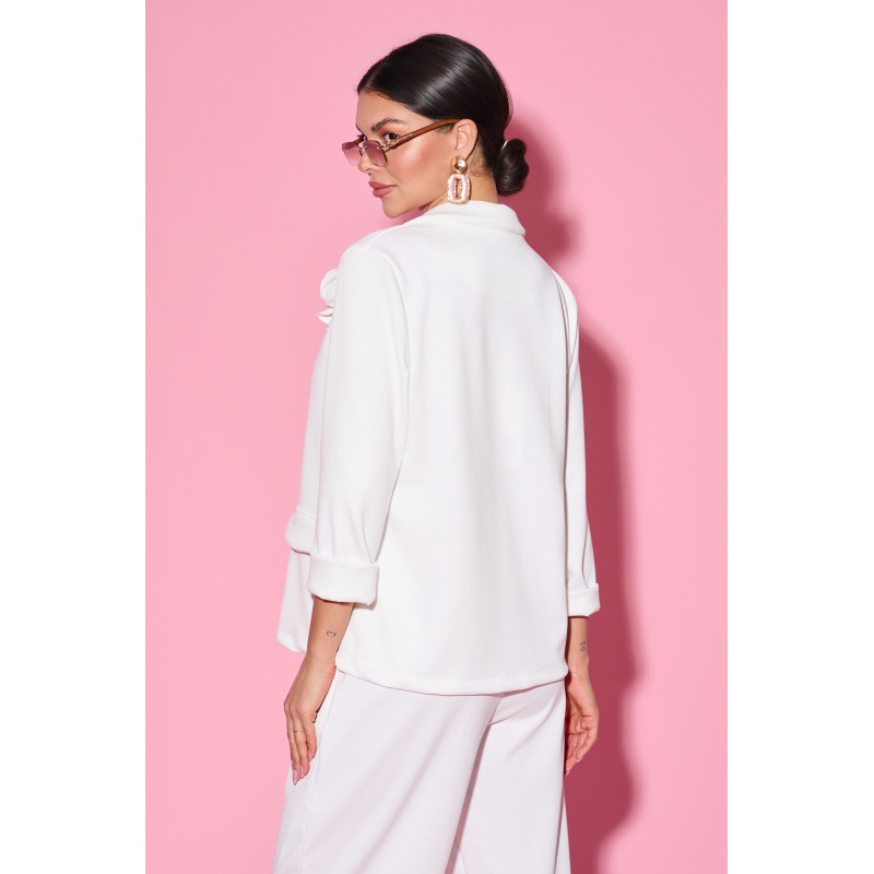 Marynarka o luźnym kroju z kwiatową aplikacją