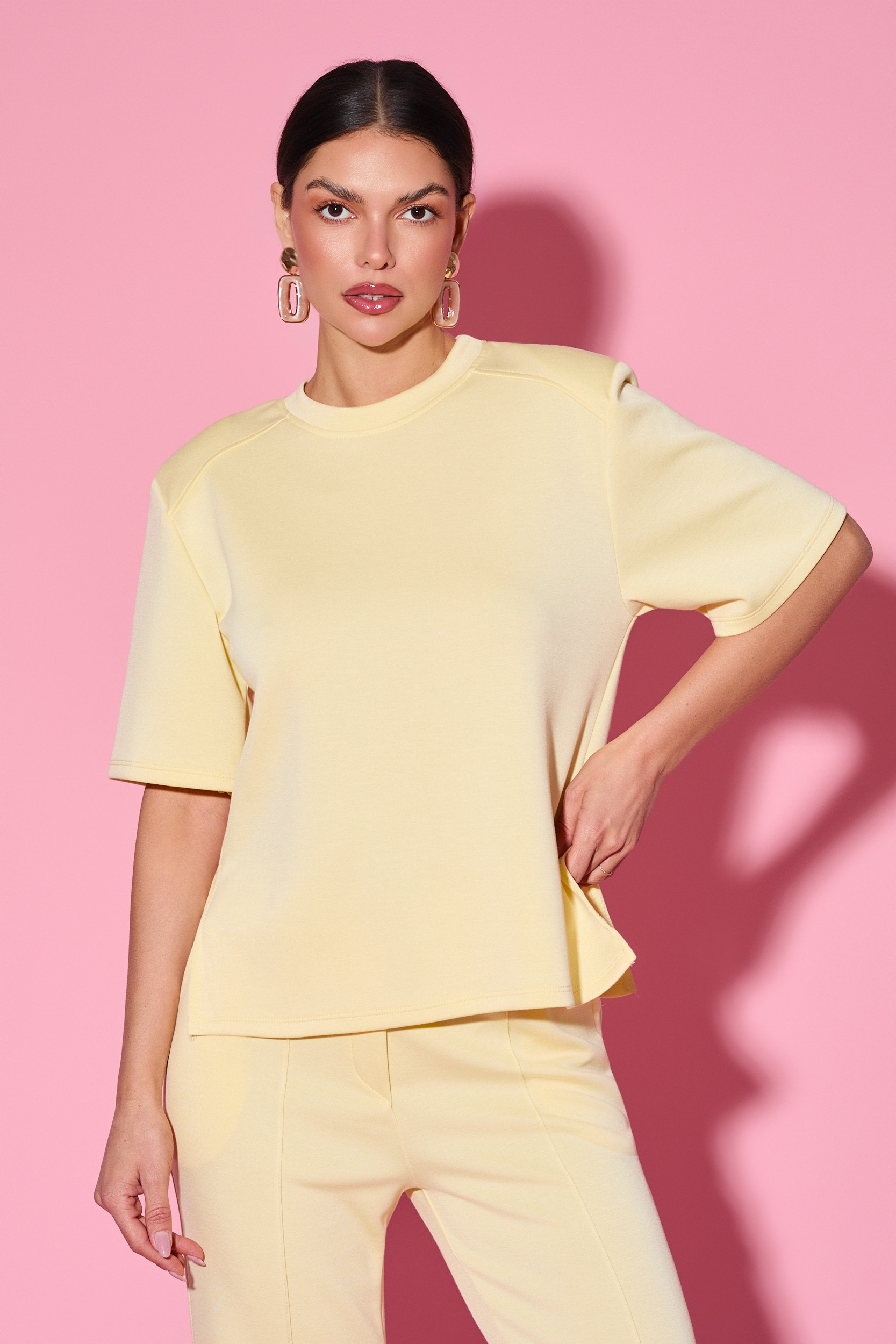 Bluzka o prostym kroju z krótkim rękawem