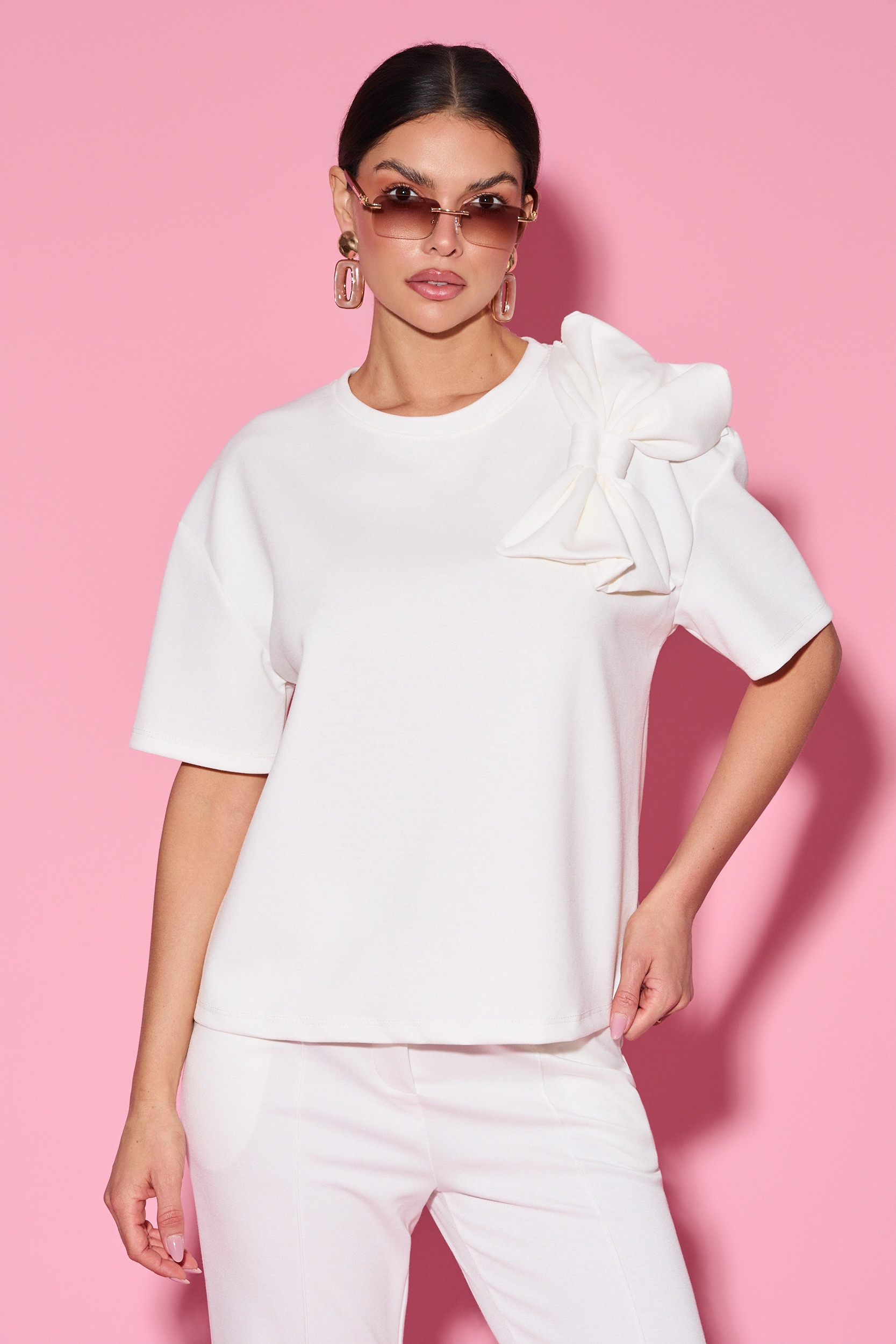 Bluzka z kokardą na ramieniu