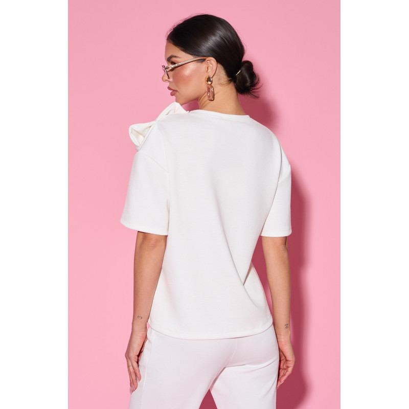 Bluzka z kokardą na ramieniu