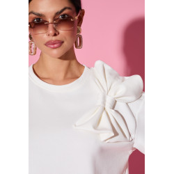 Bluzka z kokardą na ramieniu