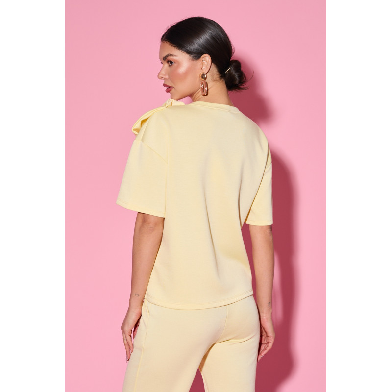 Bluzka z kokardą na ramieniu