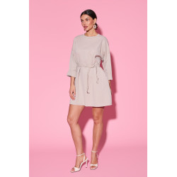 Sukienka z rękawem 3/4 i plecionym paskiem w talii