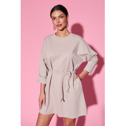 Sukienka z rękawem 3/4 i plecionym paskiem w talii