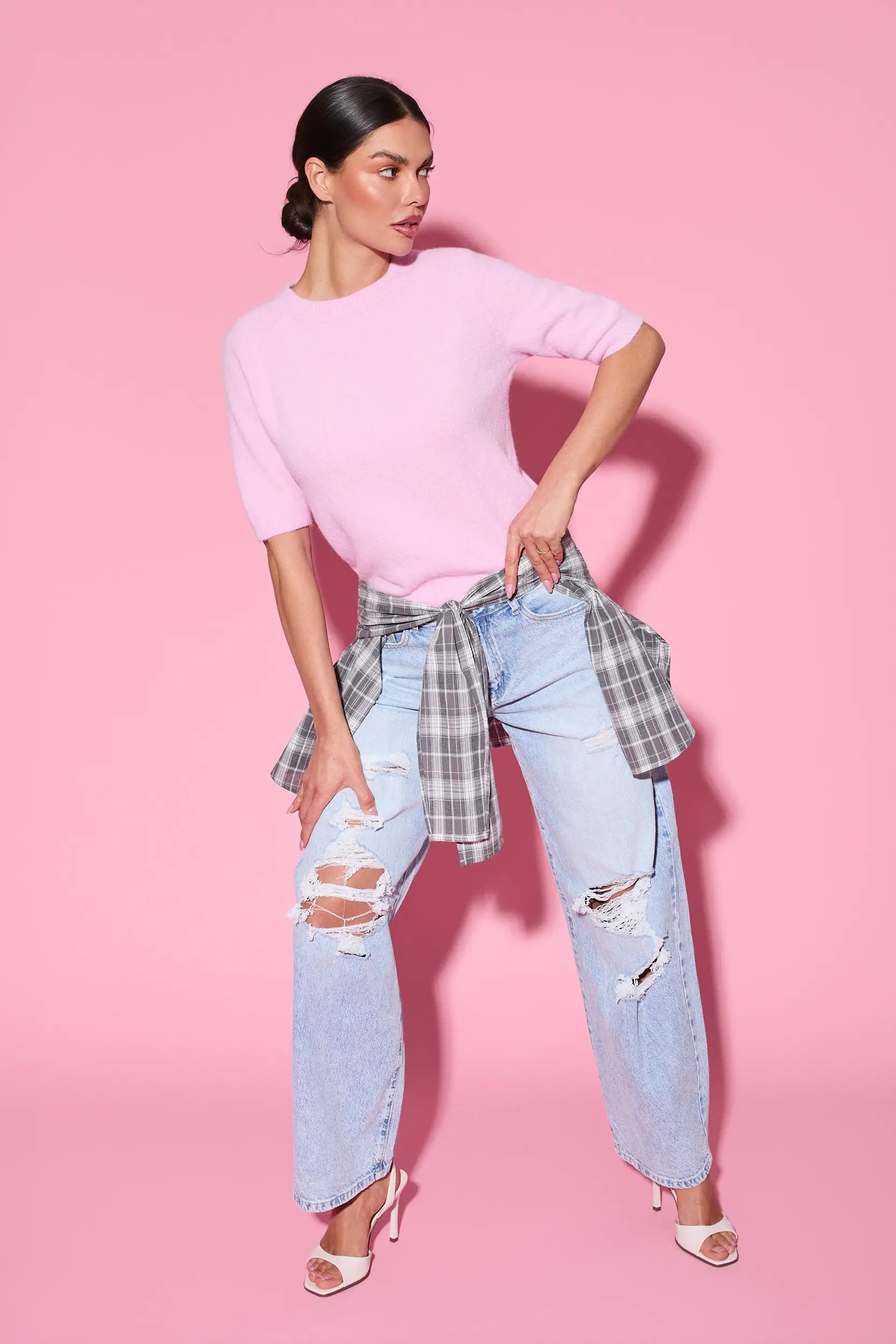 Jeansy wide leg z modnymi przetarciami