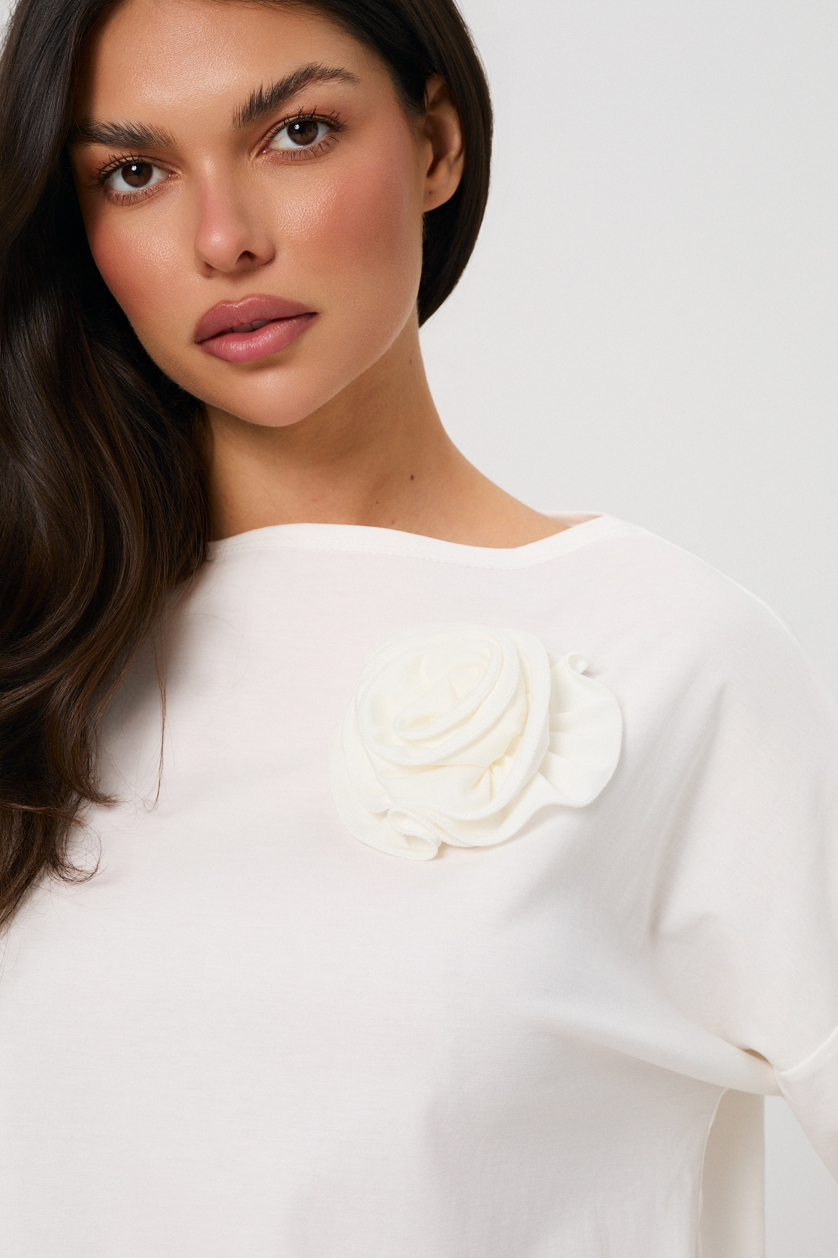 Bluzka z rękawem 3/4 i ozdobną różą