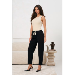 Spodnie o luźnym kroju z wiązaniem w pasie