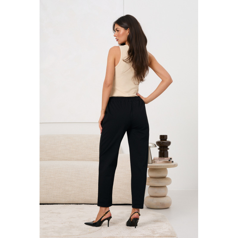 Spodnie o luźnym kroju z wiązaniem w pasie