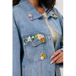 Kurtka jeansowa z kwiatowymi naszywkami | Hurtownia odzieży dla butiku